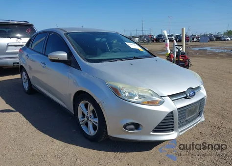 2014 Ford Focus Se z USA, uszkodzony, nr VIN 1FADP3F24EL462029